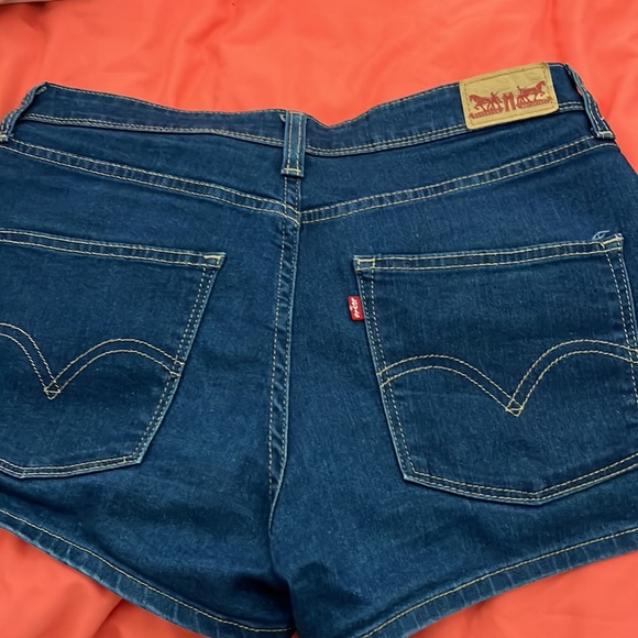 Levi shorts - Picture 3 of 4